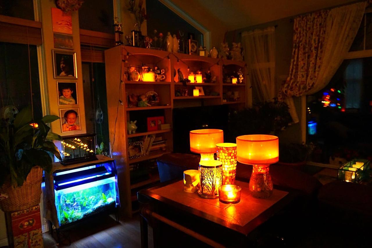 Bed and Breakfast Mabuhay Lakeside Manor Йеллоунайф Экстерьер фото